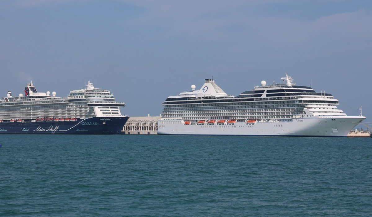 Cruise ship
